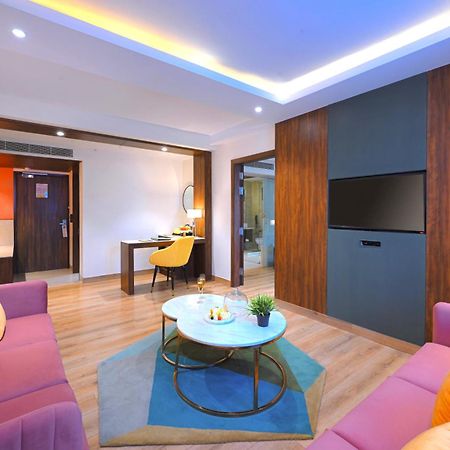 Hotel Golden Tulip Agra à Agra  Extérieur photo
