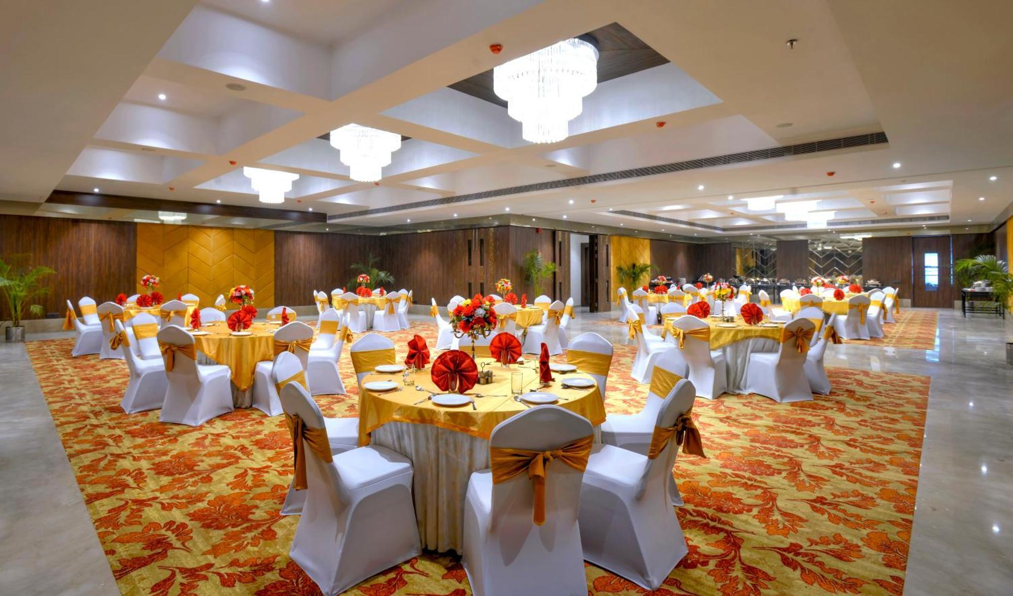 Hotel Golden Tulip Agra à Agra  Extérieur photo
