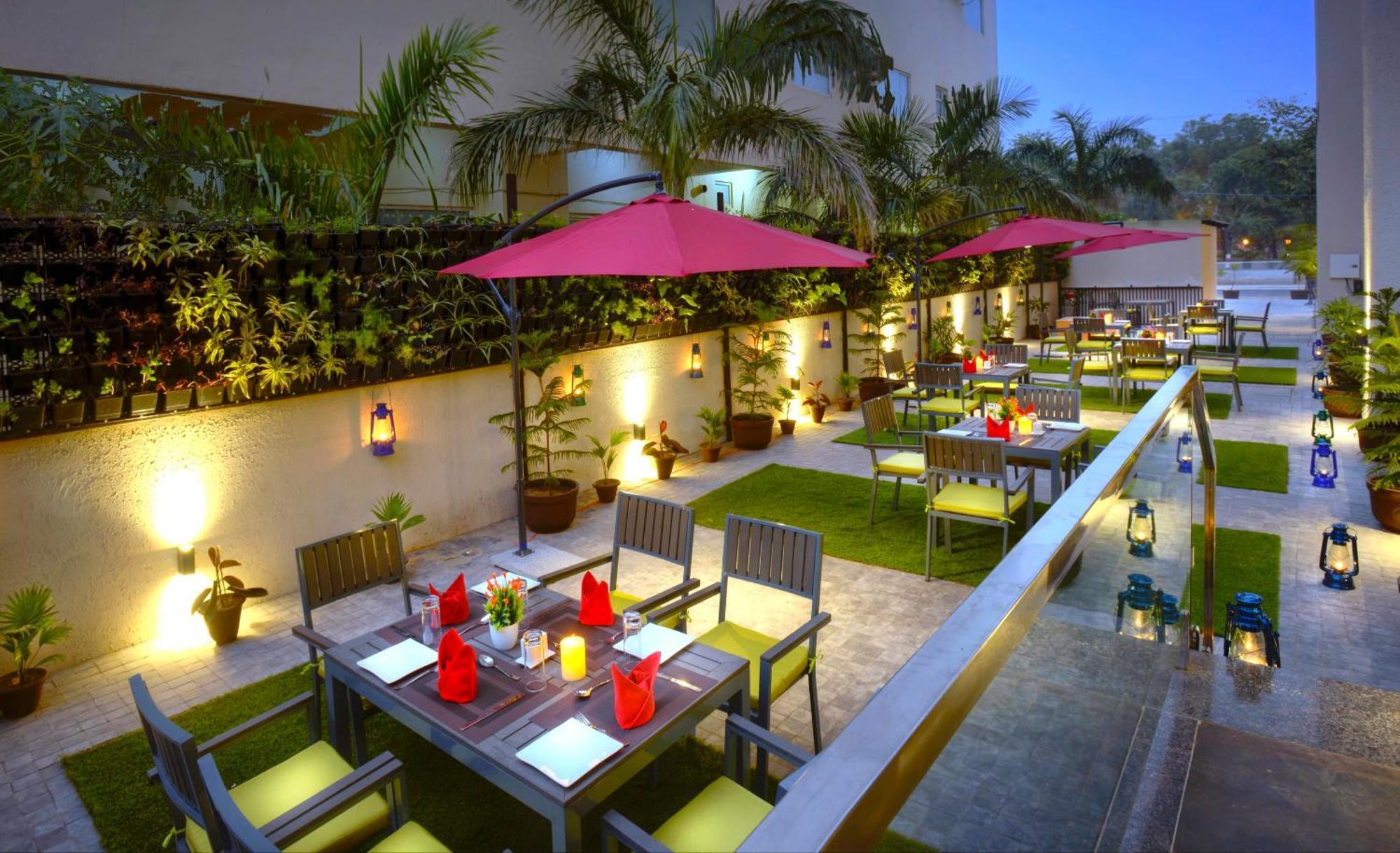 Hotel Golden Tulip Agra à Agra  Extérieur photo