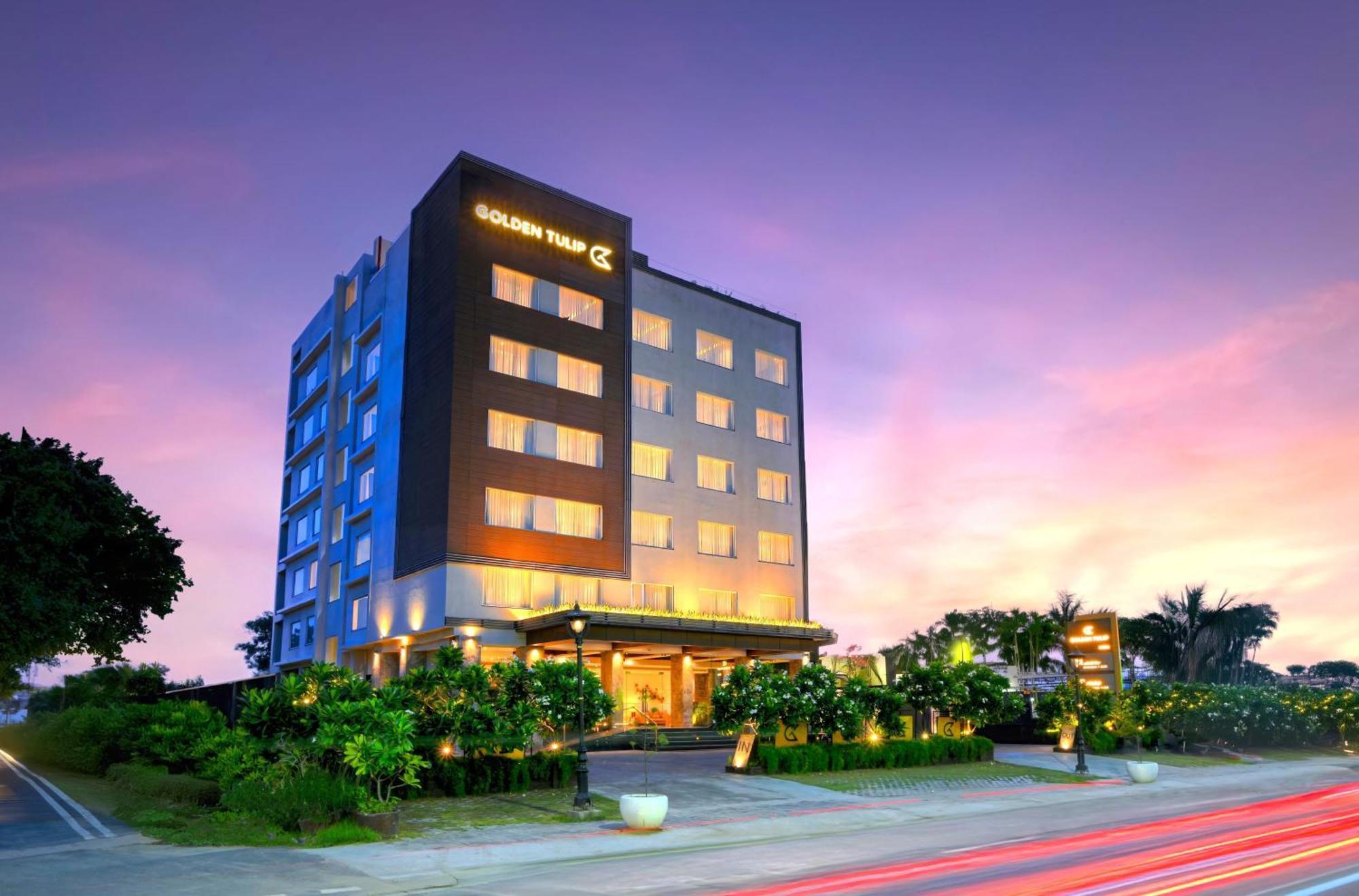 Hotel Golden Tulip Agra à Agra  Extérieur photo